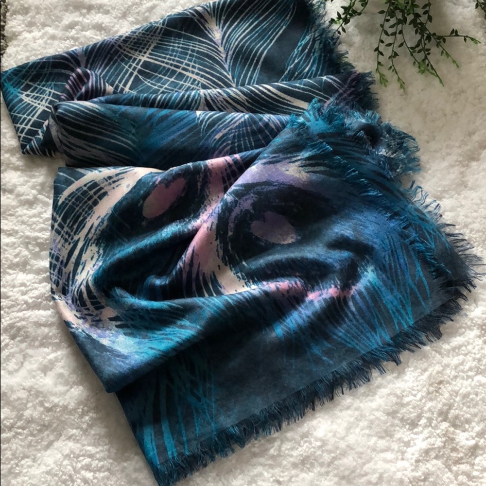 Scarf - Picture 3 of 10